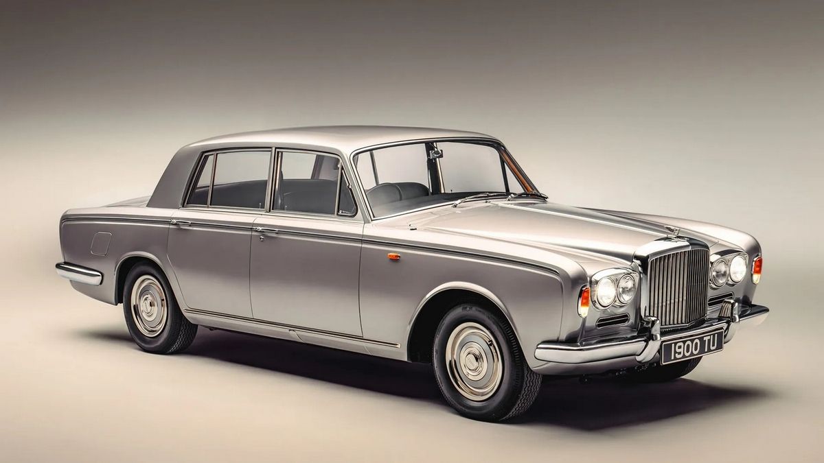Bentley показывает первый автомобиль серии T после 8 лет реставрации Bentley показывает первый автомобиль серии T после 8 лет реставрации