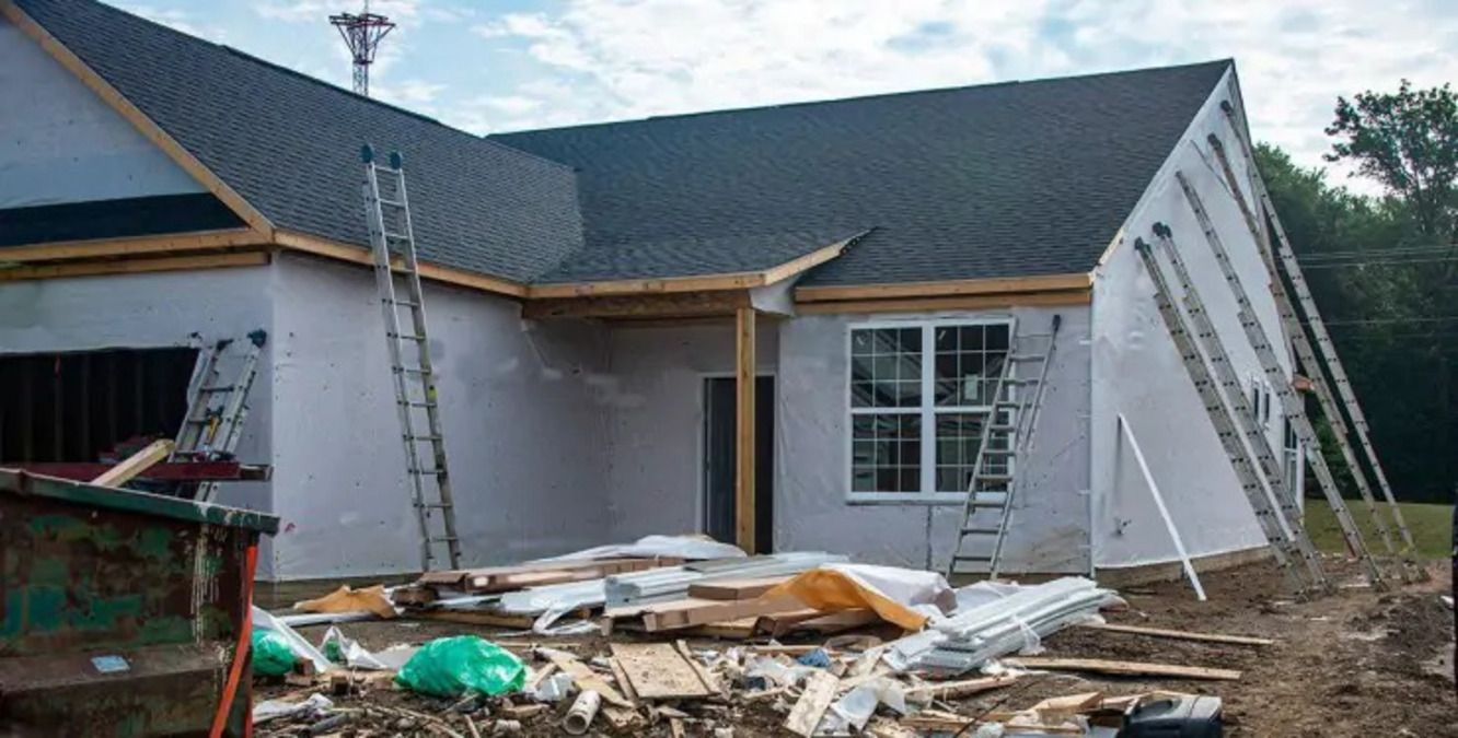 Чоловік витратив роки та купу коштів на ремонт будинку, а тепер його треба знести - Нерухомість Чоловік витратив роки та купу коштів на ремонт будинку, а тепер його треба знести - Нерухомість