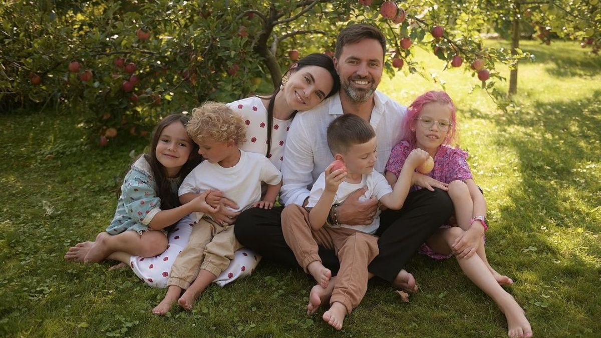 Інна Мірошниченко з чоловіком та дітьми Інна Мірошниченко з чоловіком та дітьми