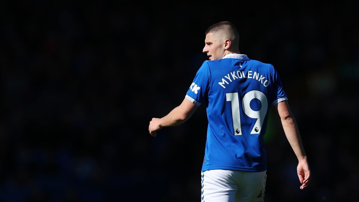 Чому замінили Миколенка в матчі з Астон Віллою Чому замінили Миколенка в матчі з Астон Віллою