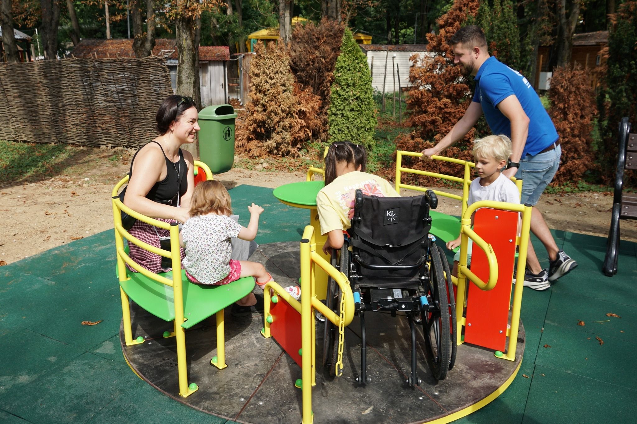 В Ужгороді відкрили перший інклюзивний майданчик для дітей з інвалідністю В Ужгороді відкрили перший інклюзивний майданчик для дітей з інвалідністю