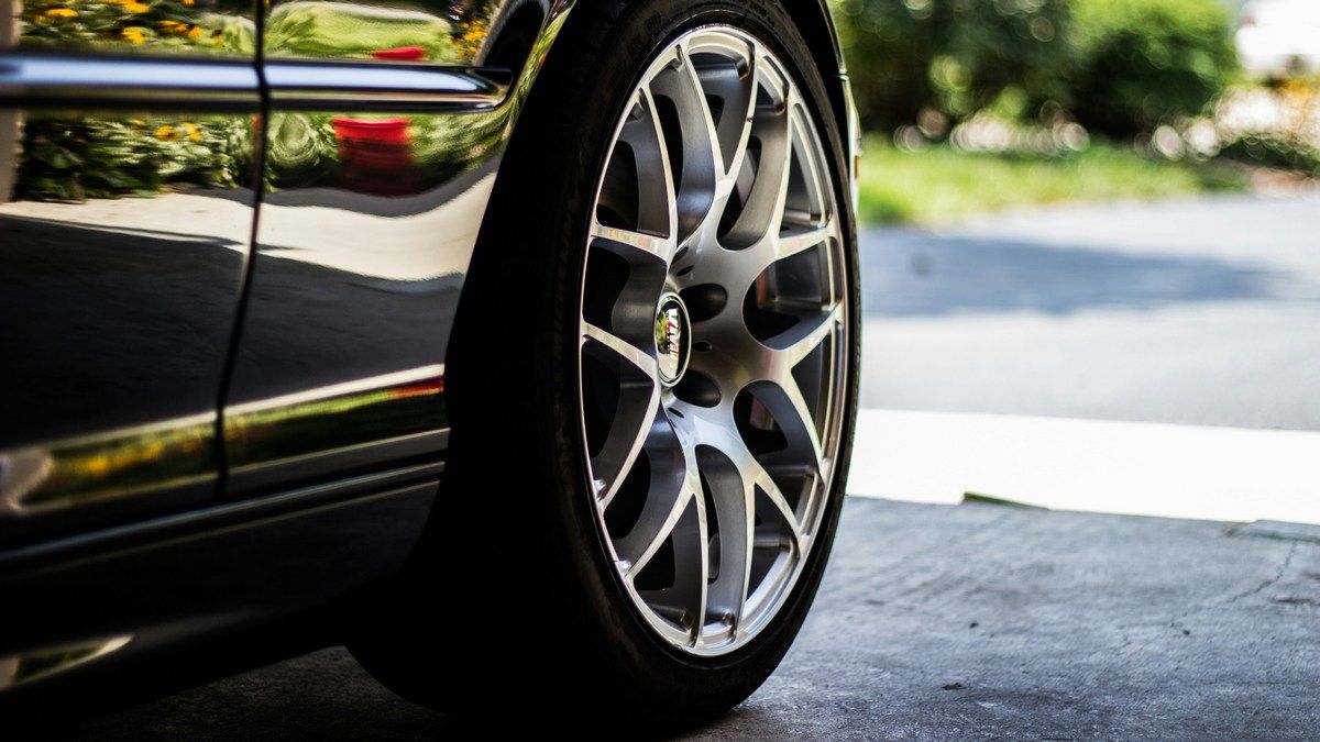 Умные шины с датчиками позволят сделать вождение более безопасным и плавным Умные шины с датчиками позволят сделать вождение более безопасным и плавным