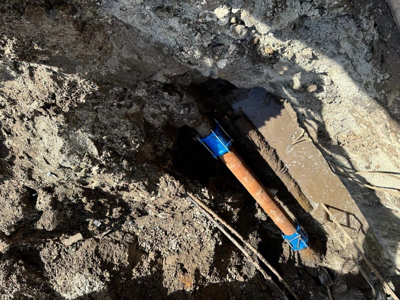 У центрі Дніпра провалилася дорога У центрі Дніпра провалилася дорога