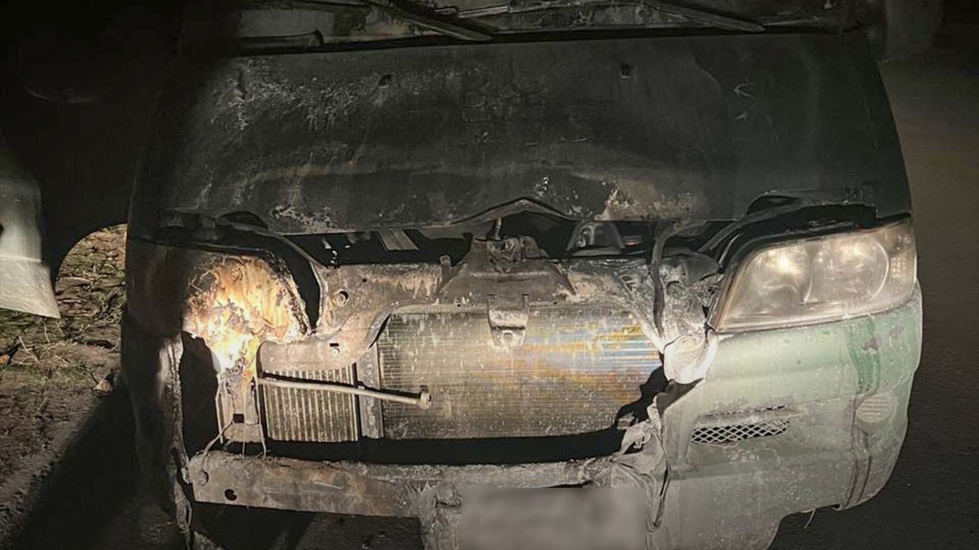 На Полтавщині неповнолітні дівчата спалили військовий автомобіль