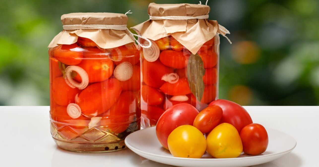 Мариновані помідори - приготуйте з цибулею - покроковий рецепт - Новини Смачно Мариновані помідори - приготуйте з цибулею - покроковий рецепт - Новини Смачно