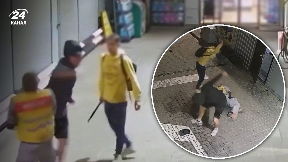 Били ногами и палкой: в Киеве мужчины напали на работника АЗС, потому что им не продали алкоголь - 24 Канал Били ногами и палкой: в Киеве мужчины напали на работника АЗС, потому что им не продали алкоголь - 24 Канал
