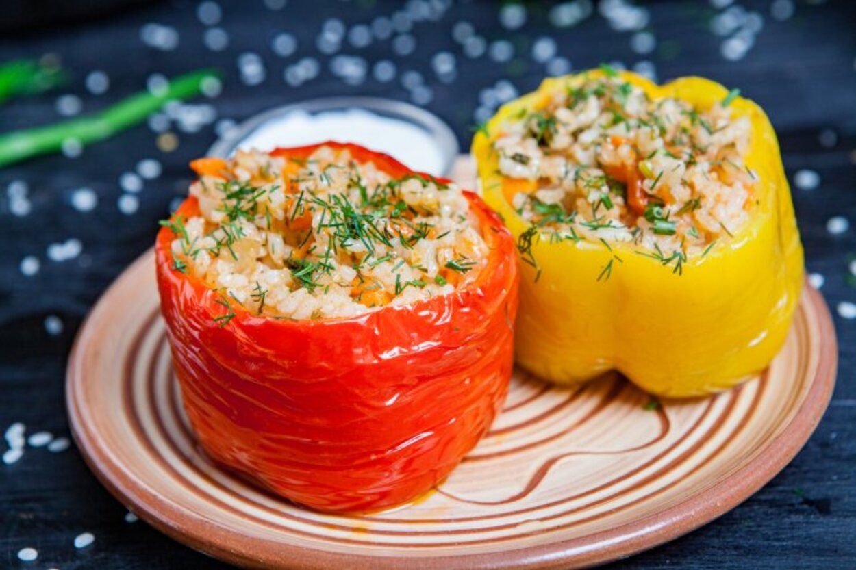 Фаршировані перці без м'яса - приготуйте із сиром і рисом - покроковий рецепт - Новини Смачно Фаршировані перці без м'яса - приготуйте із сиром і рисом - покроковий рецепт - Новини Смачно