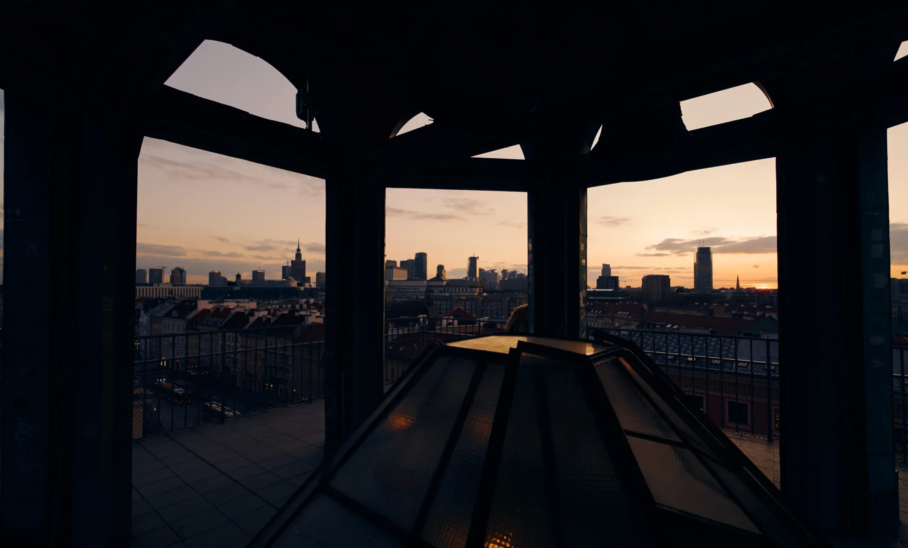 Вигляд з оглядового майданчику на заході сонця Вигляд з оглядового майданчику на заході сонця