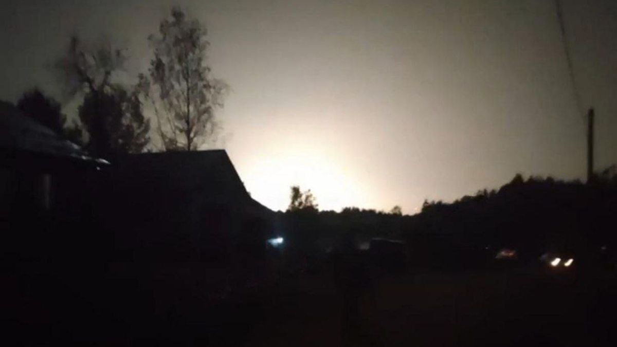 Недалеко от Торопца: в Октябрьском под удар попал еще один склад оружия Недалеко от Торопца: в Октябрьском под удар попал еще один склад оружия