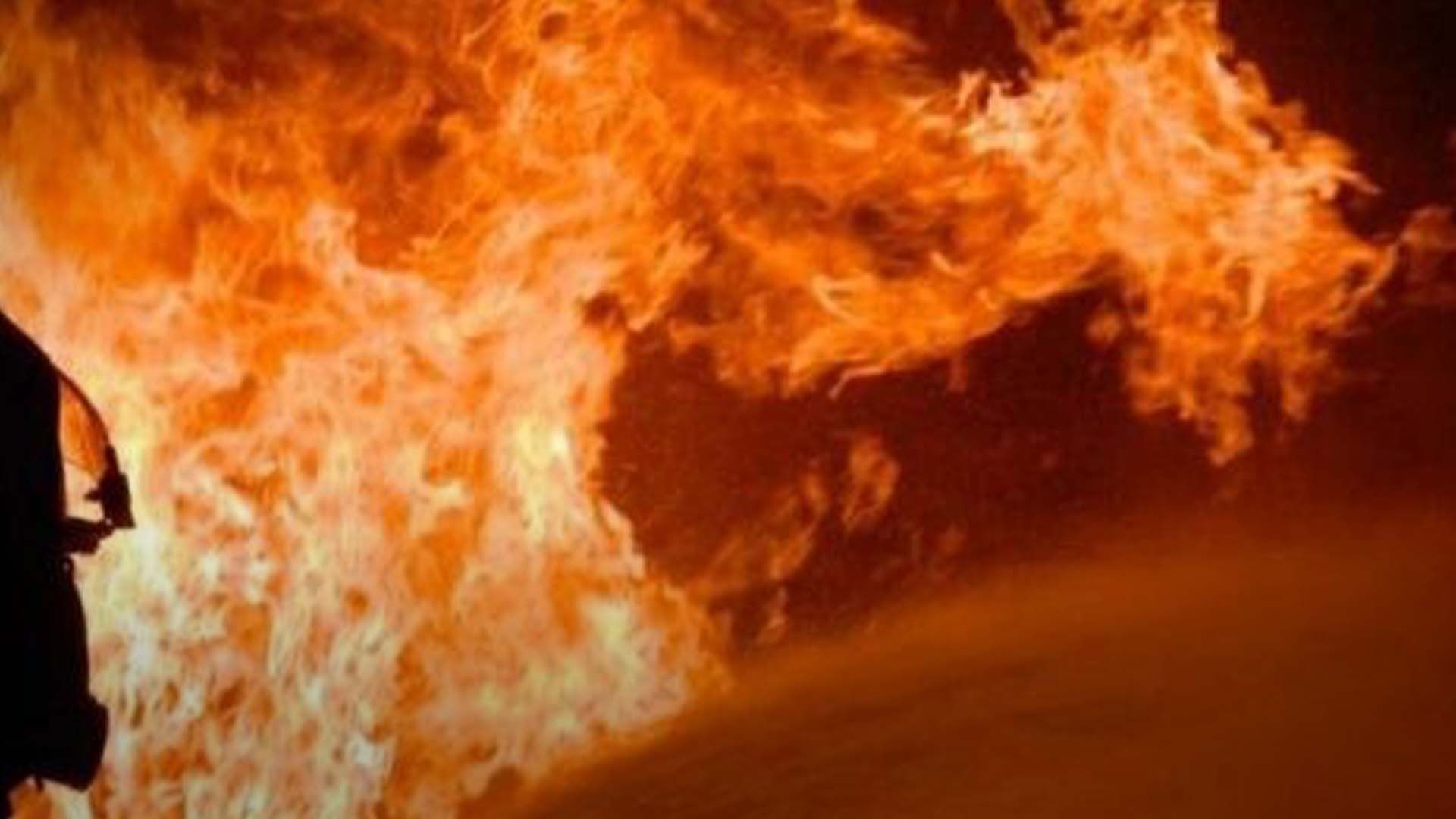 В Краснодарском крае горит база "Молькино" В Краснодарском крае горит база "Молькино"