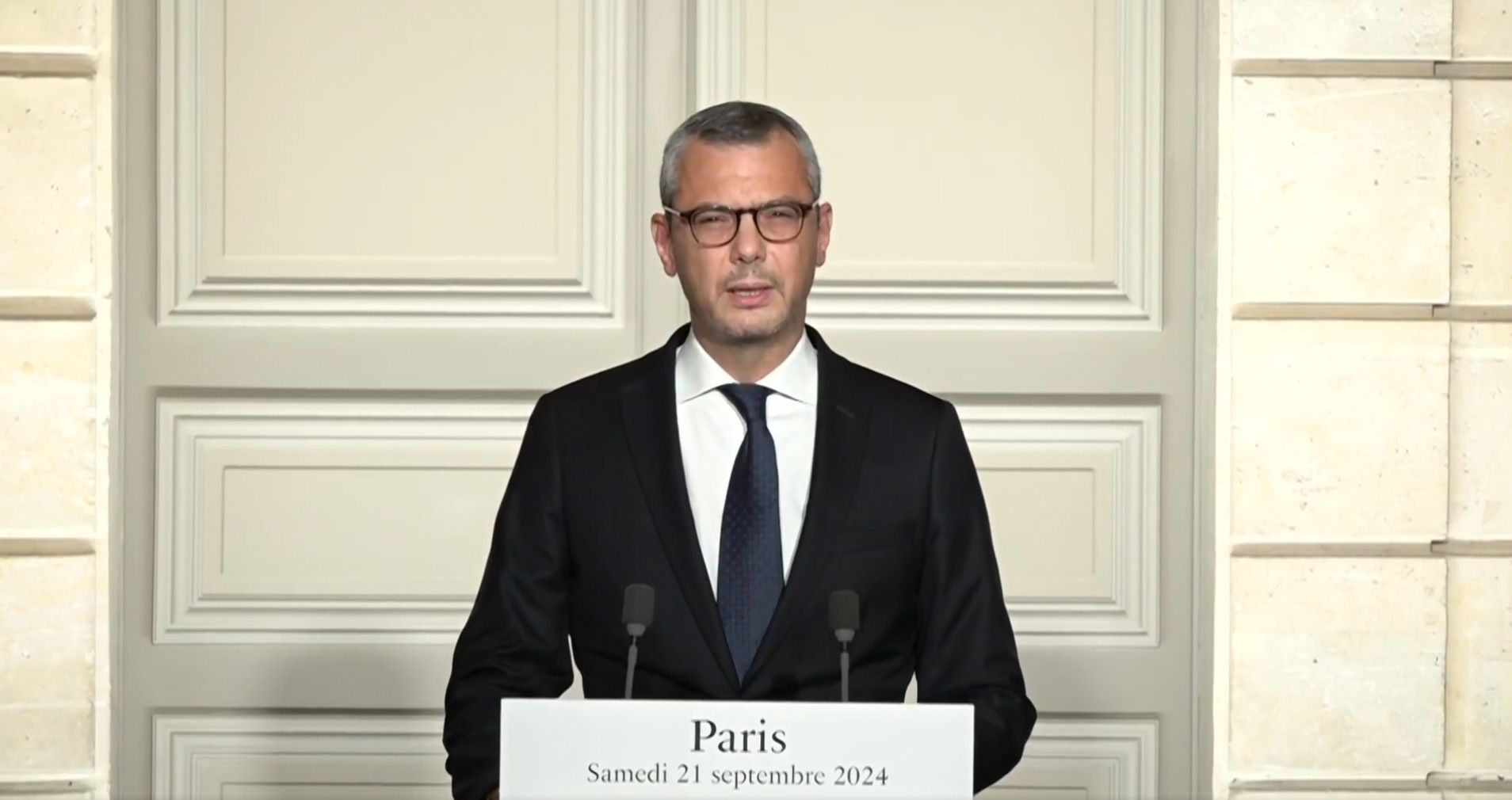 Во Франции представили новое правительство Во Франции представили новое правительство