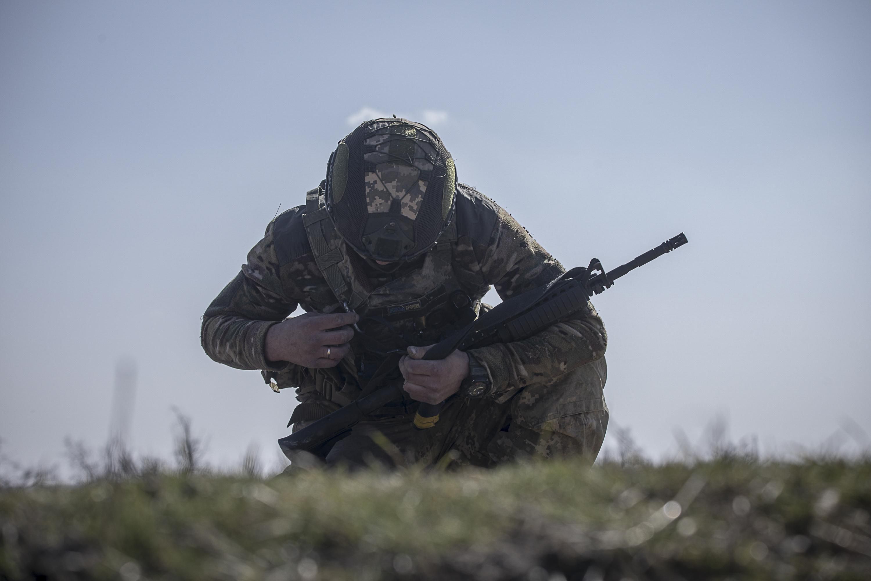 Яка відповідальність наступає за залишення військової частини