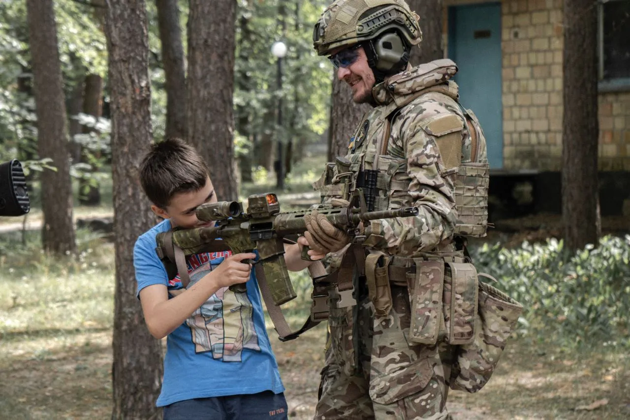 Женя Галич на службі