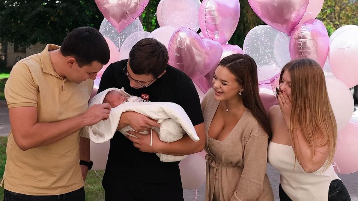 Юля Верба з донькою, чоловіком і близькими Юля Верба з донькою, чоловіком і близькими