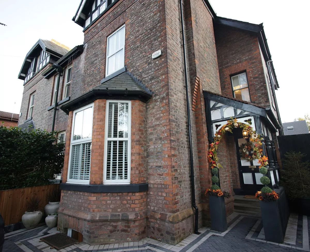 Секретная комната в старинном доме - супруги наткнулись на нее во время ремонта - Недвижимость Секретная комната в старинном доме - супруги наткнулись на нее во время ремонта - Недвижимость