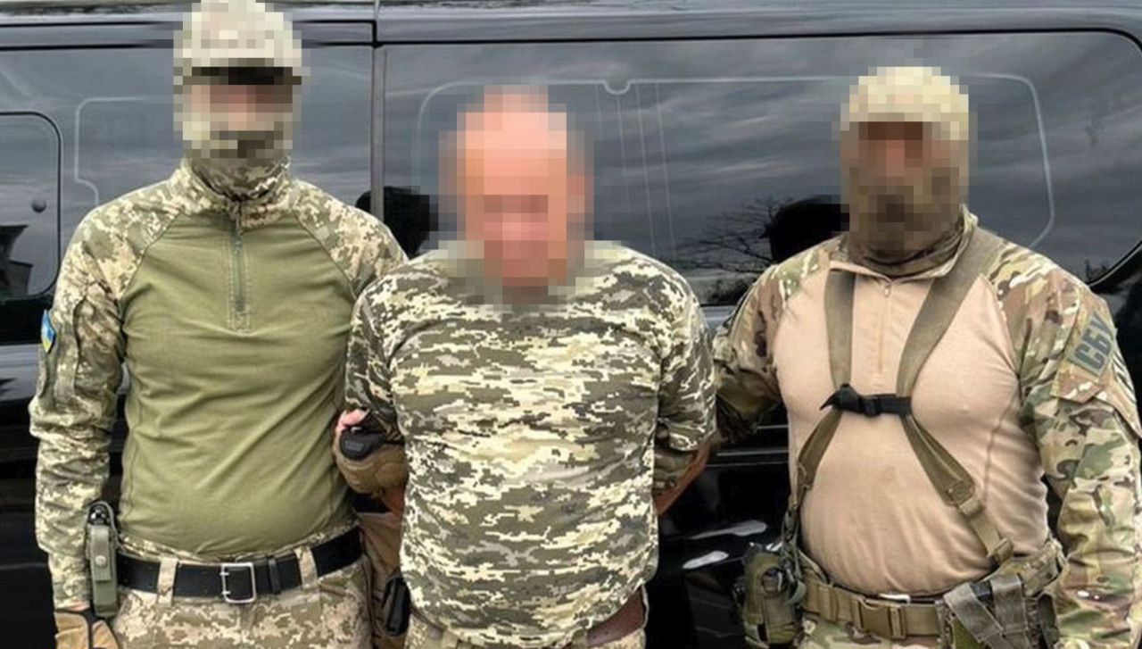 СБУ разоблачила военного, который сдавал позиции собственной бригады СБУ разоблачила военного, который сдавал позиции собственной бригады