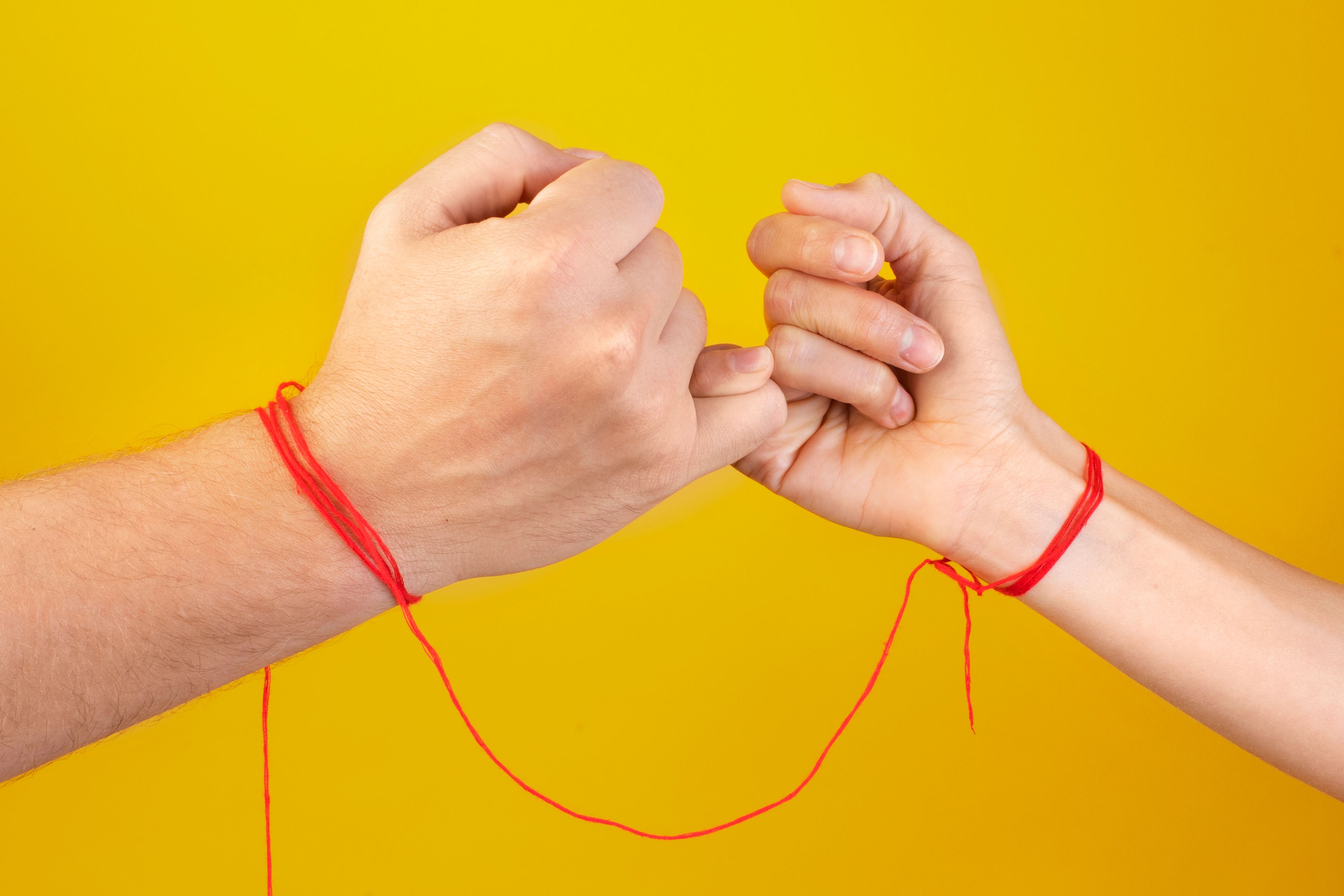 Можно ли христианам носить красную нить на руке Можно ли христианам носить красную нить на руке