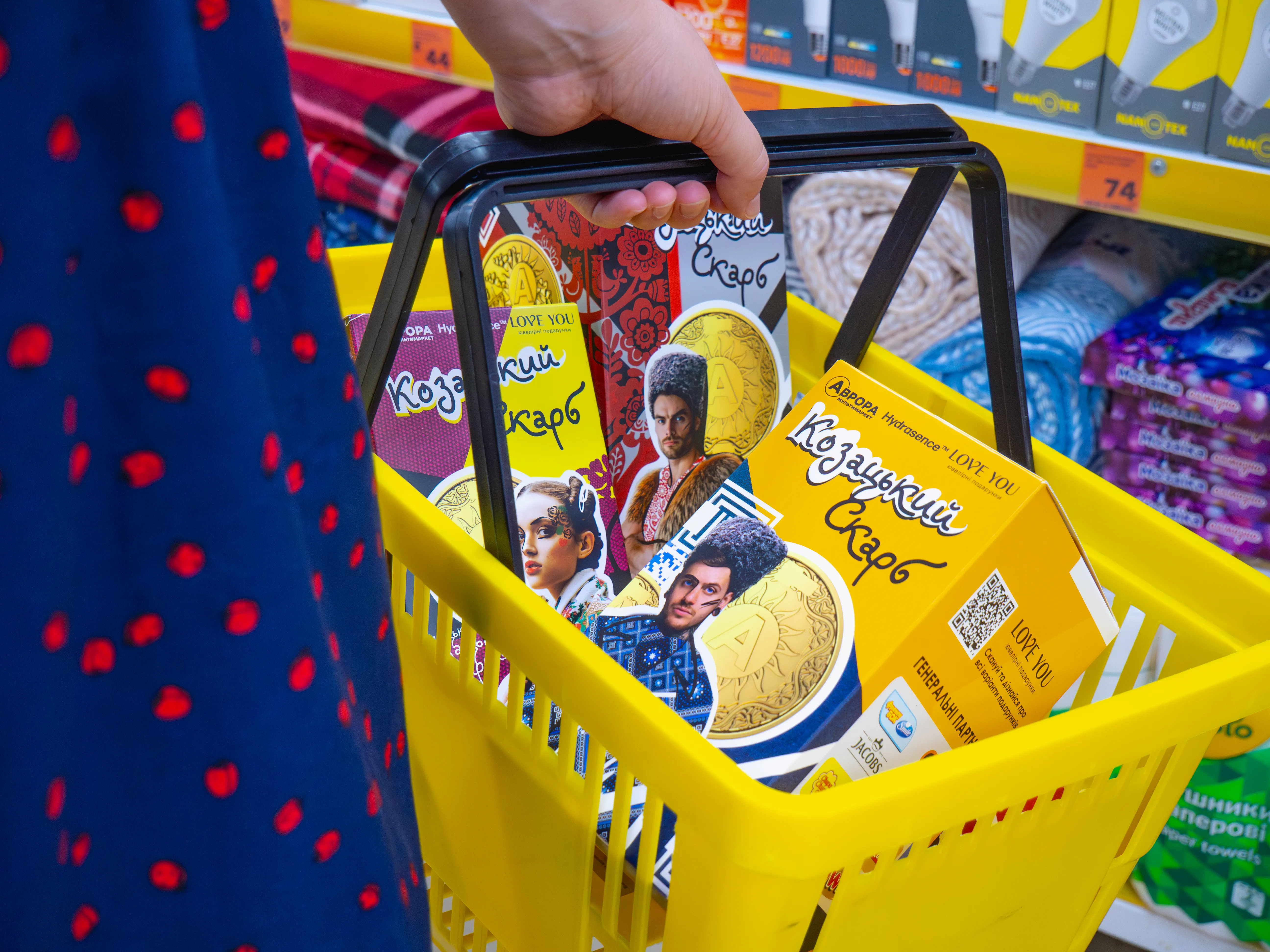 Внутри боксов - косметические средства ухода Внутри боксов - косметические средства ухода