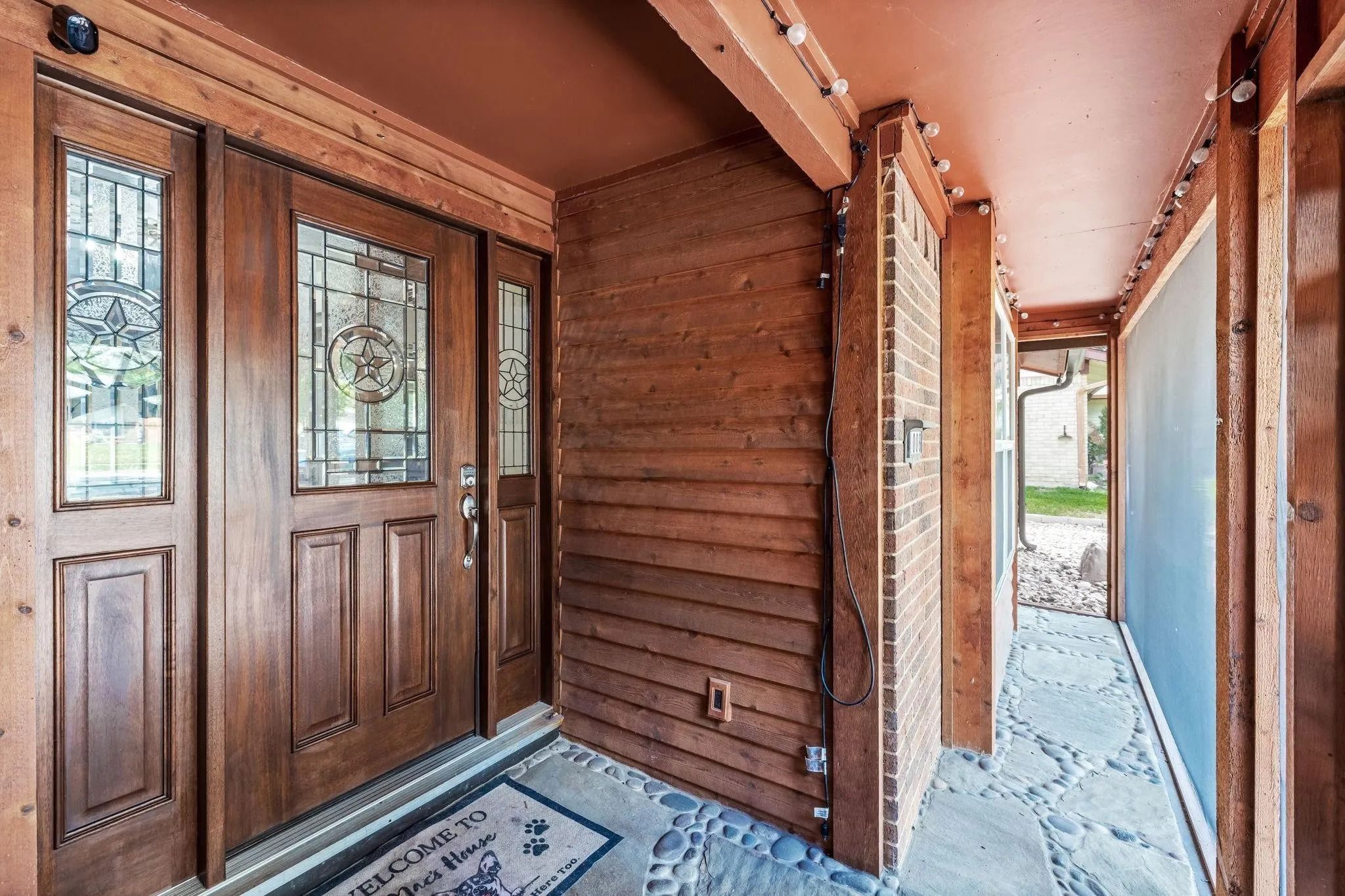 Будинок з незвичайною стіною шокував усіх - що там таке - Нерухомість Будинок з незвичайною стіною шокував усіх - що там таке - Нерухомість