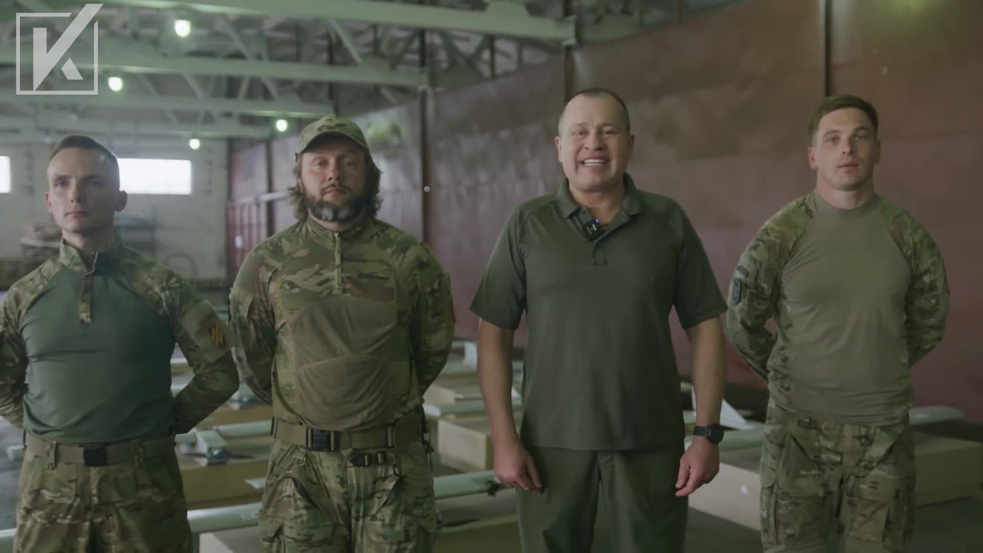 Волонтери передали нову партію дронів-літаків військовим Волонтери передали нову партію дронів-літаків військовим