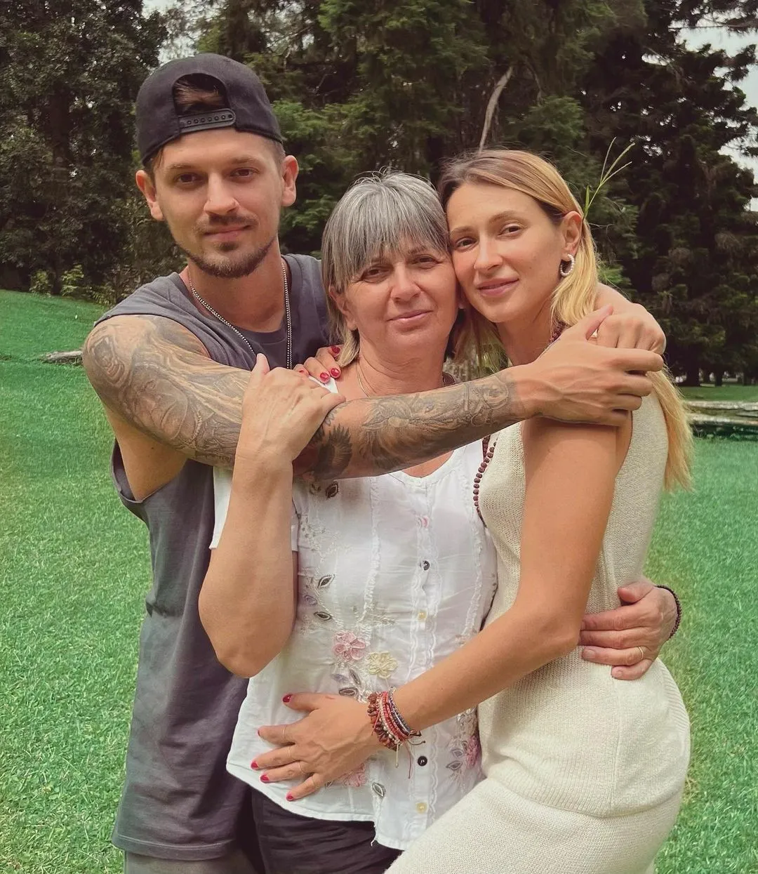 Миша Марвин с сестрой и мамой Миша Марвин с сестрой и мамой