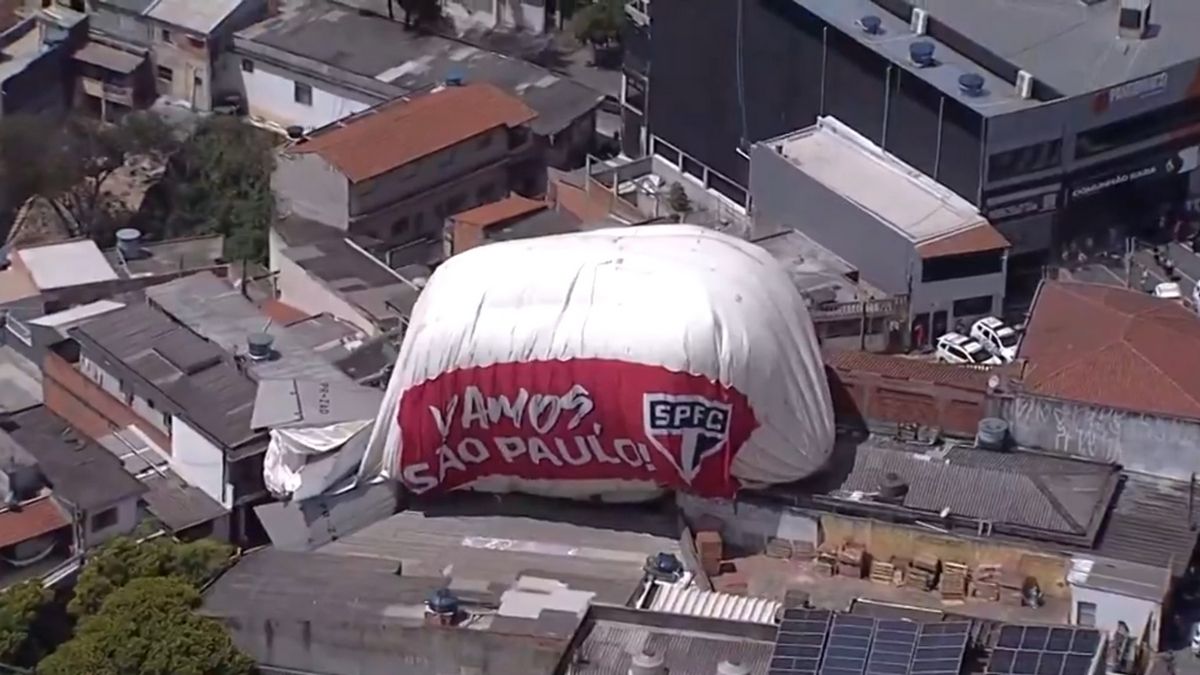 Видео зафиксировало момент падения дирижабля в пригороде Сан-Паулу Видео зафиксировало момент падения дирижабля в пригороде Сан-Паулу