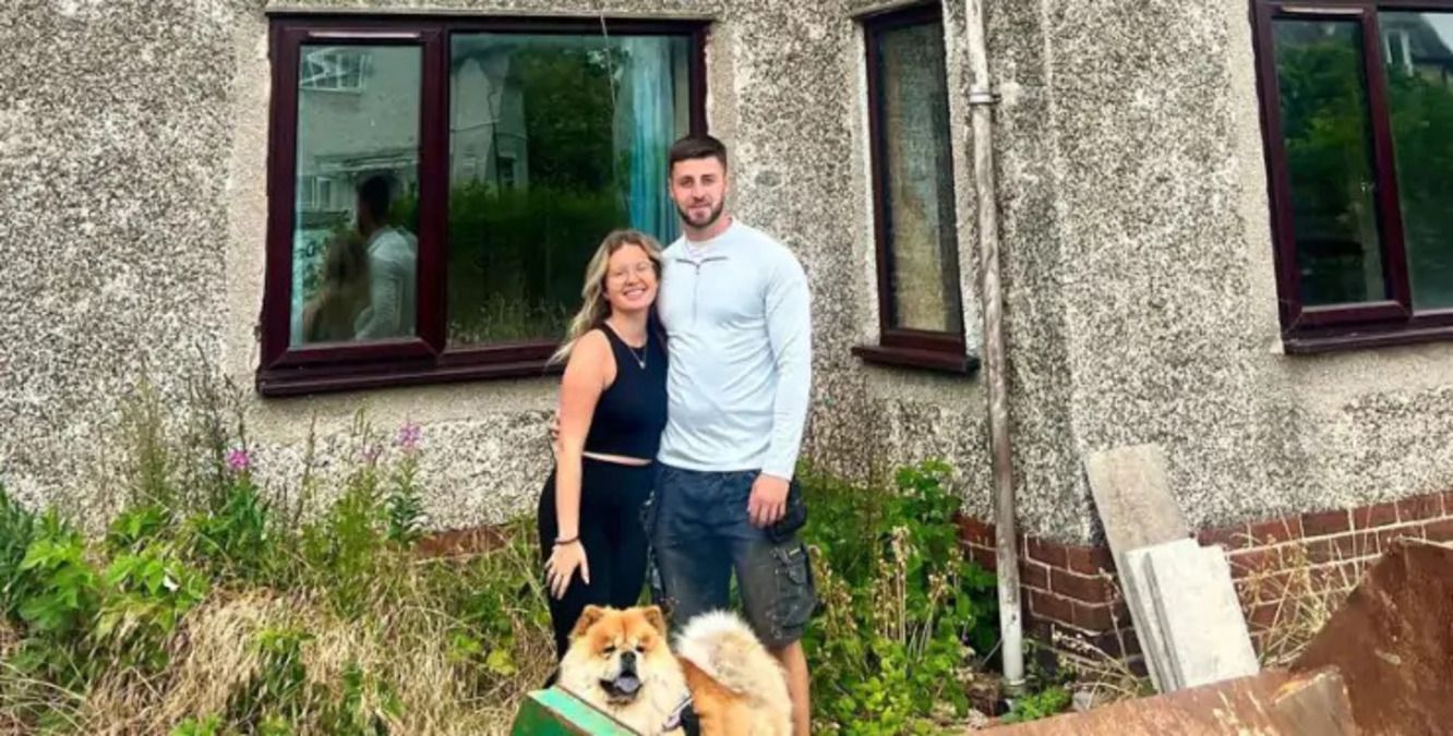 Пара придбала занедбаний будинок і самостійно робить капітальний ремонт - відео - Нерухомість Пара придбала занедбаний будинок і самостійно робить капітальний ремонт - відео - Нерухомість