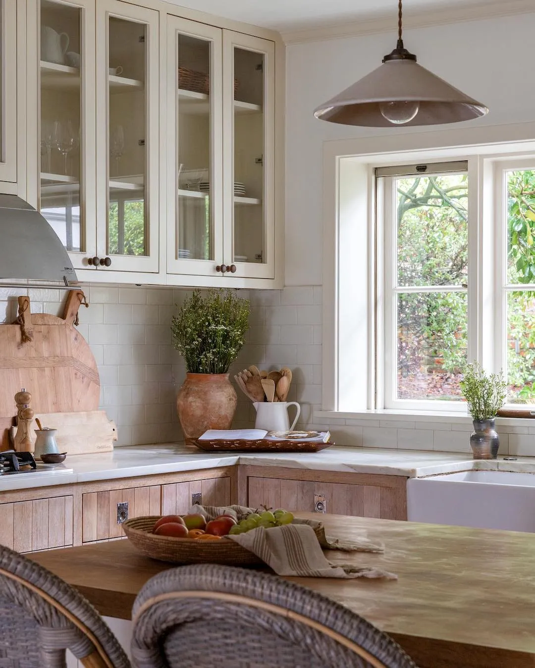 Деревні тони в кухні Деревні тони в кухні