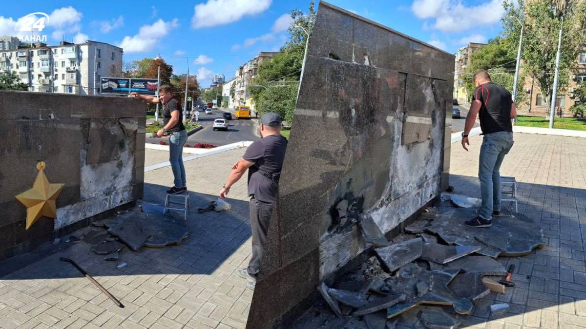 В Одесі знесли другий орден Леніна на площі 10 квітня