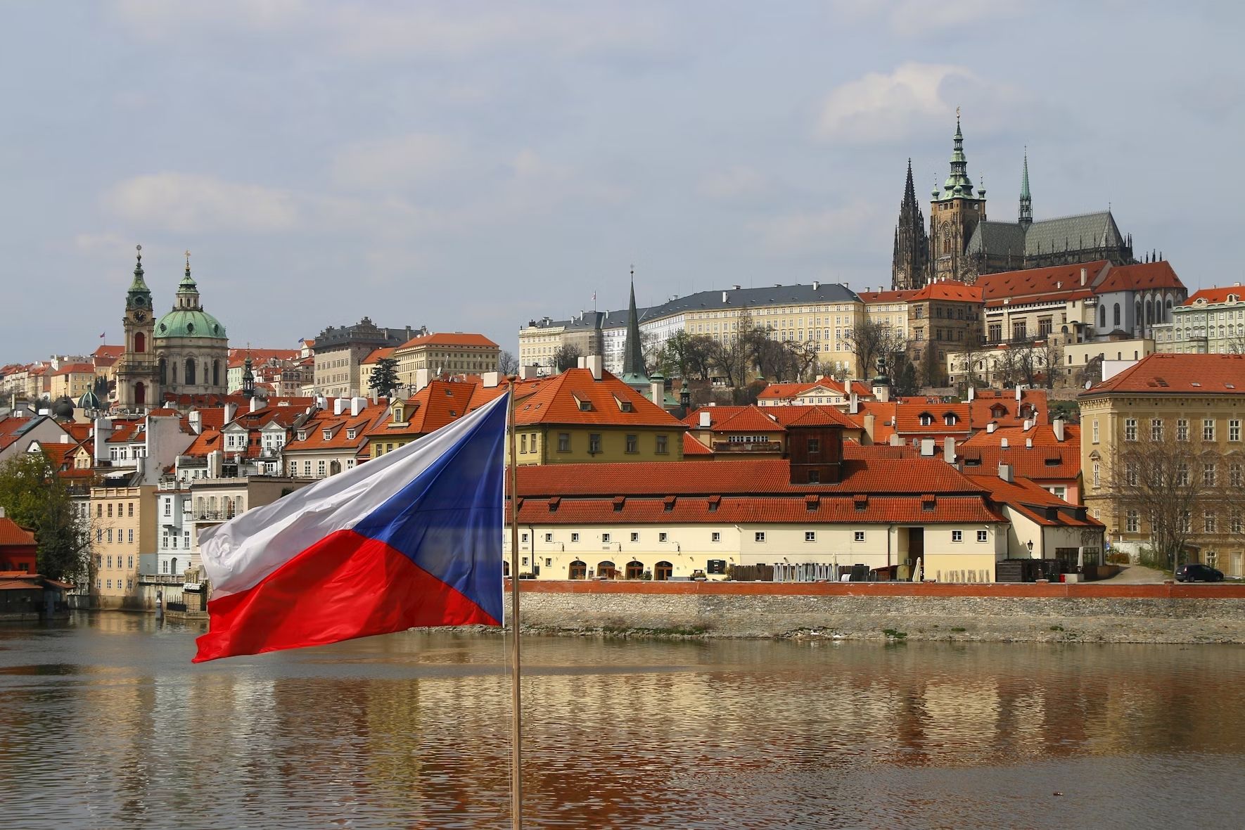 У Чехії на довиборах перемогла партія колишнього прем'єра, але урядова коаліція зберегла більшість