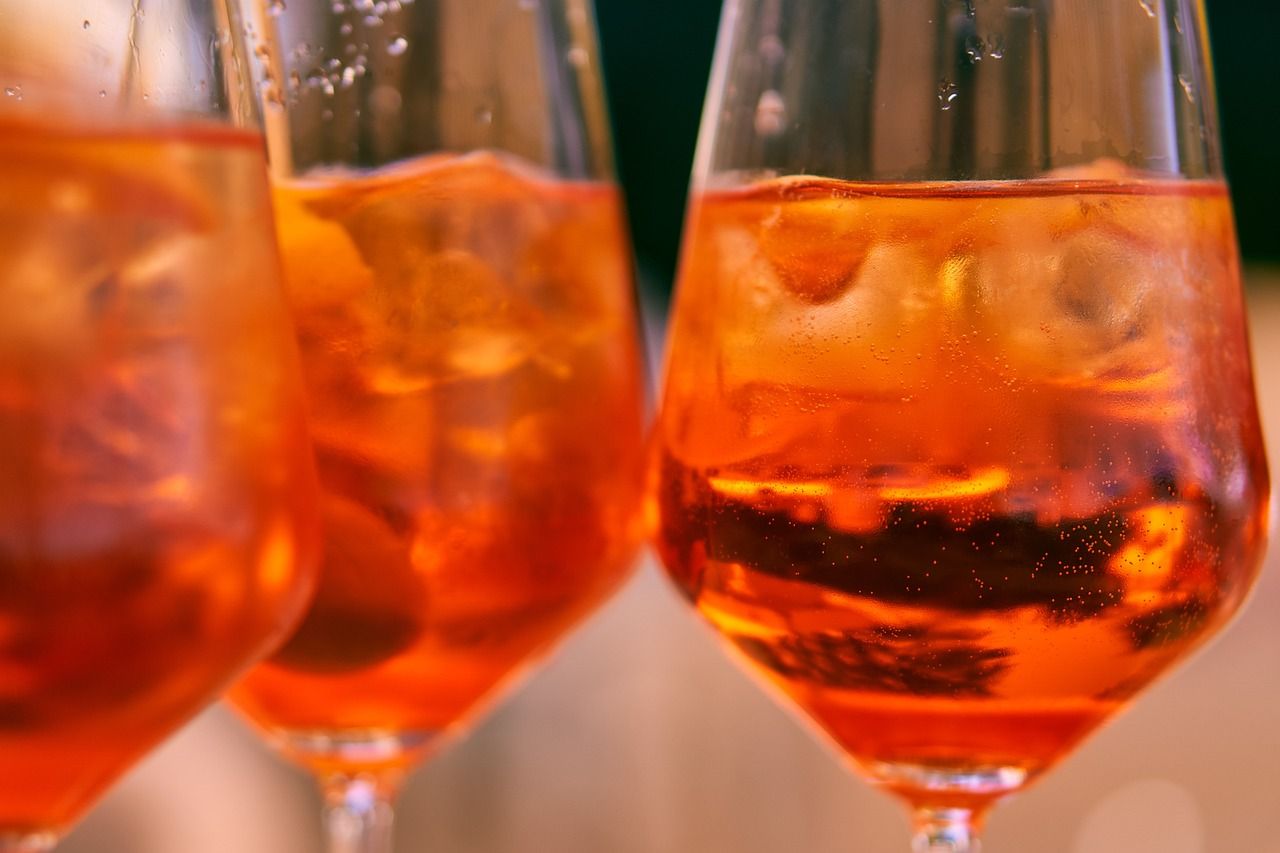 Рецепт знаменитого коктейлю "Aperol Spritz"