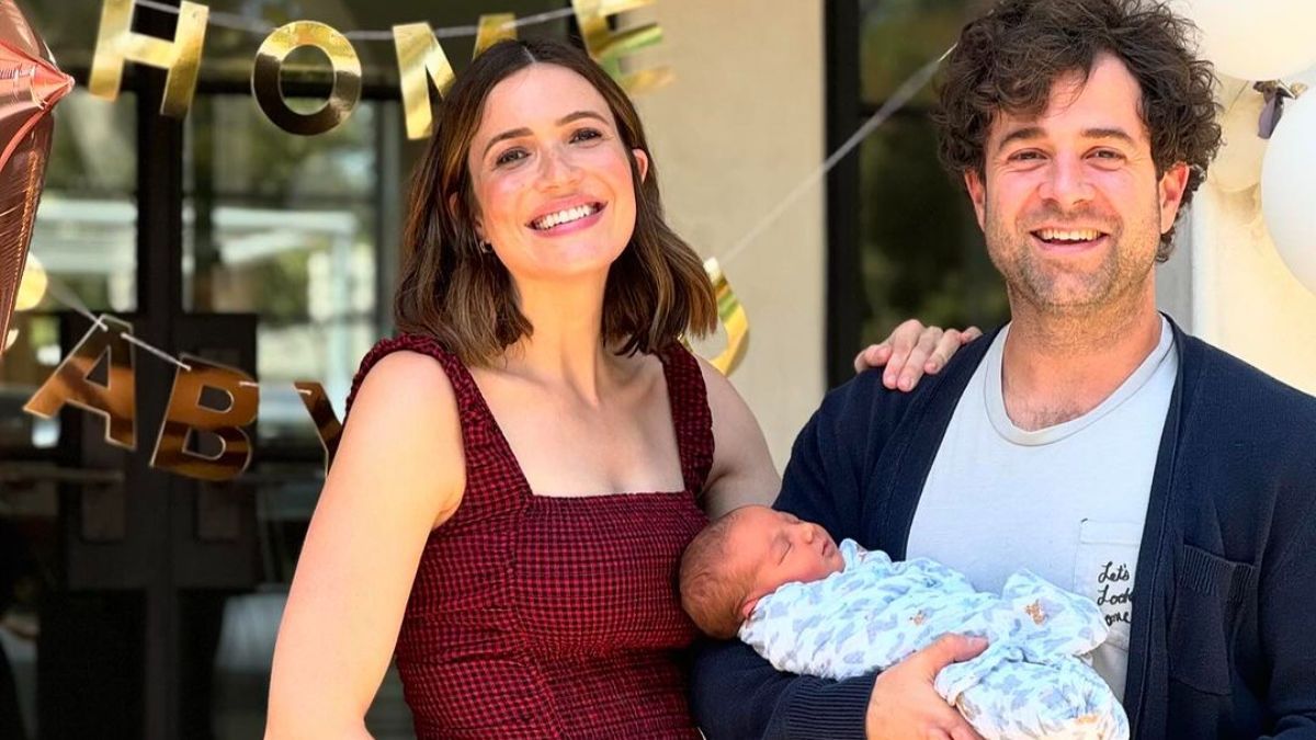 Мэнди Мур с мужем и новорожденной дочкой Мэнди Мур с мужем и новорожденной дочкой