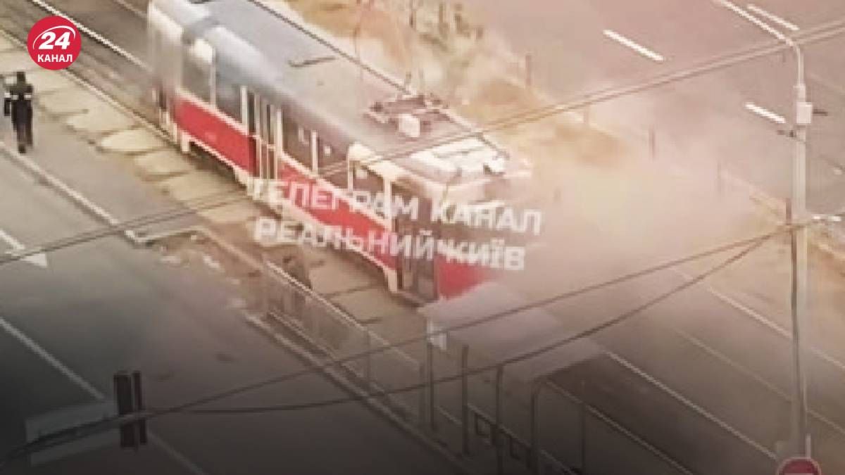У Києві спалахнув трамвай під час руху У Києві спалахнув трамвай під час руху