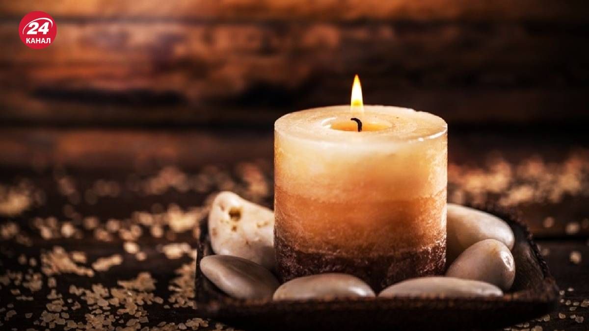 Ароматизовна свічка, виготовлена власноруч, підніме настрій у похмурий осінній день Ароматизовна свічка, виготовлена власноруч, підніме настрій у похмурий осінній день