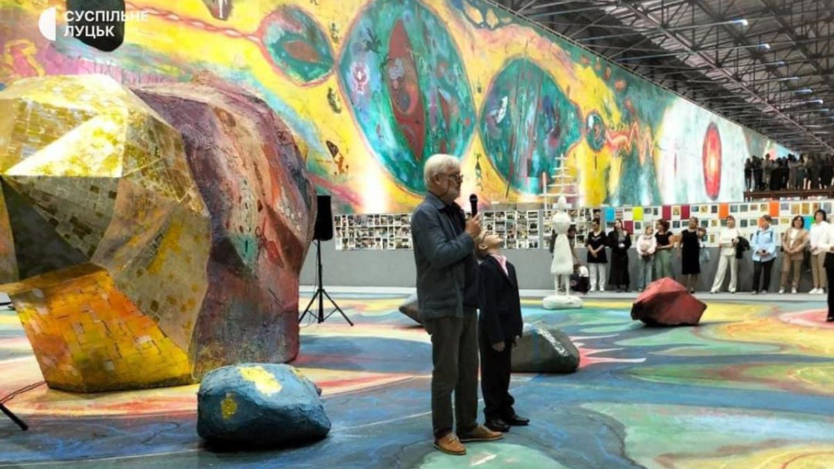 В Луцке открыли самую большую картину в Украине - фото В Луцке открыли самую большую картину в Украине - фото