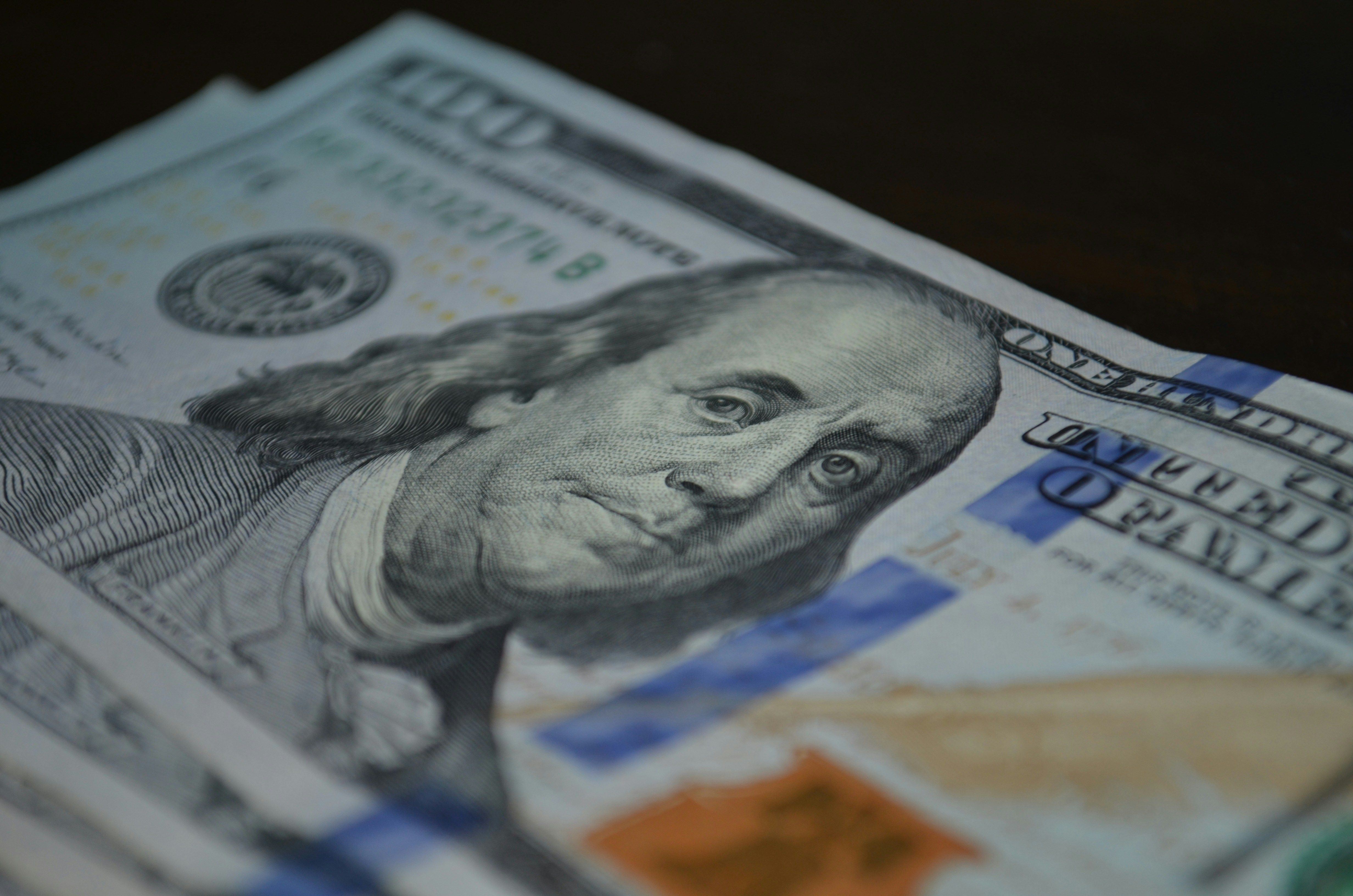 По скільки долар 1 жовтня - курс в обмінниках України По скільки долар 1 жовтня - курс в обмінниках України