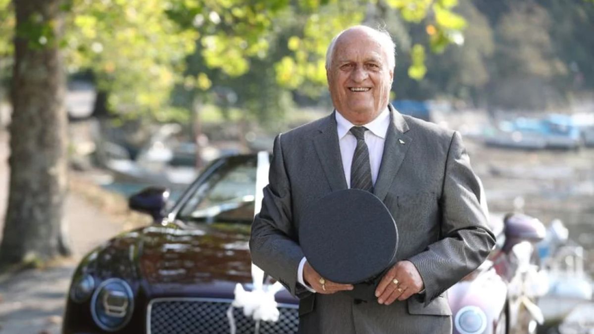 Мільйонер став шофером, щоб допомагати людям - чим він займається Мільйонер став шофером, щоб допомагати людям - чим він займається