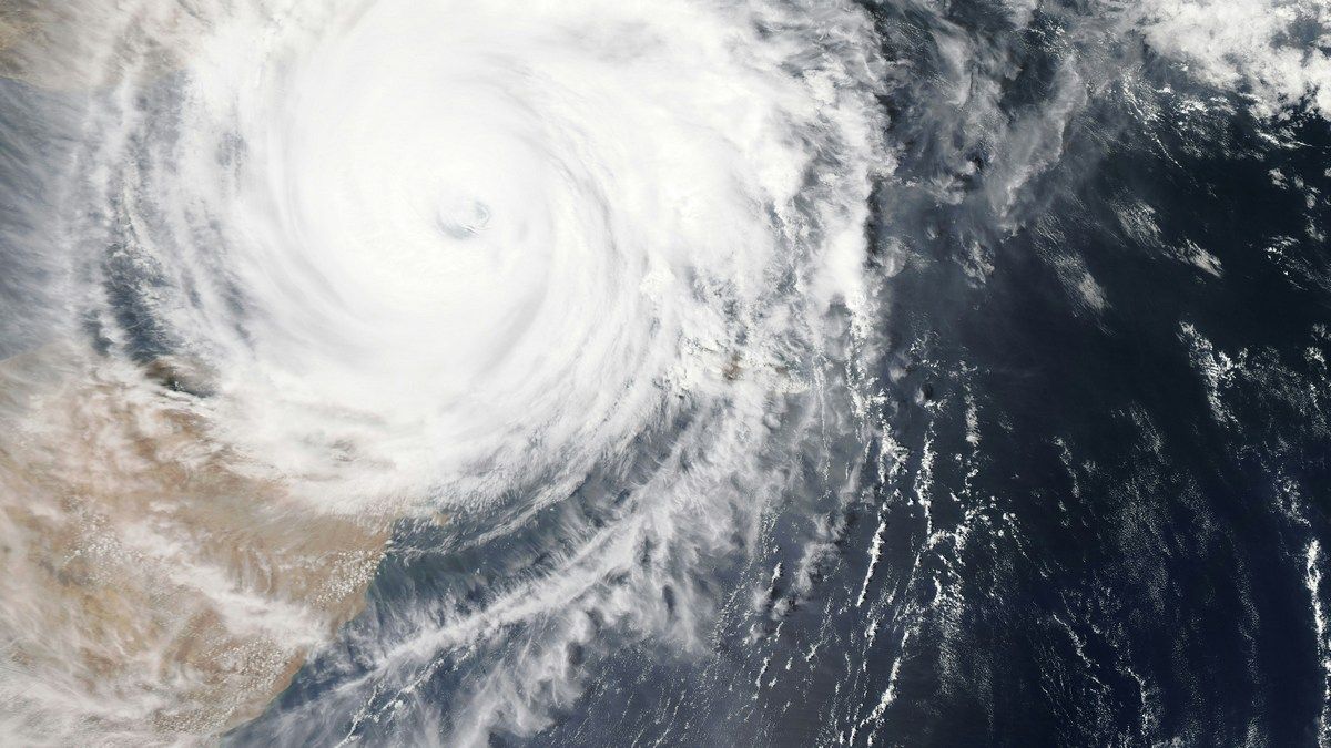 Сторонники Трампа говорят, что Байден направил на них ураганы Сторонники Трампа говорят, что Байден направил на них ураганы