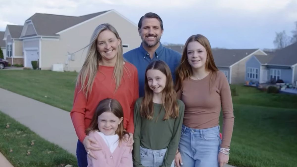 Республиканец попал в скандал - он арендовал семью для предвыборного ролика Республиканец попал в скандал - он арендовал семью для предвыборного ролика