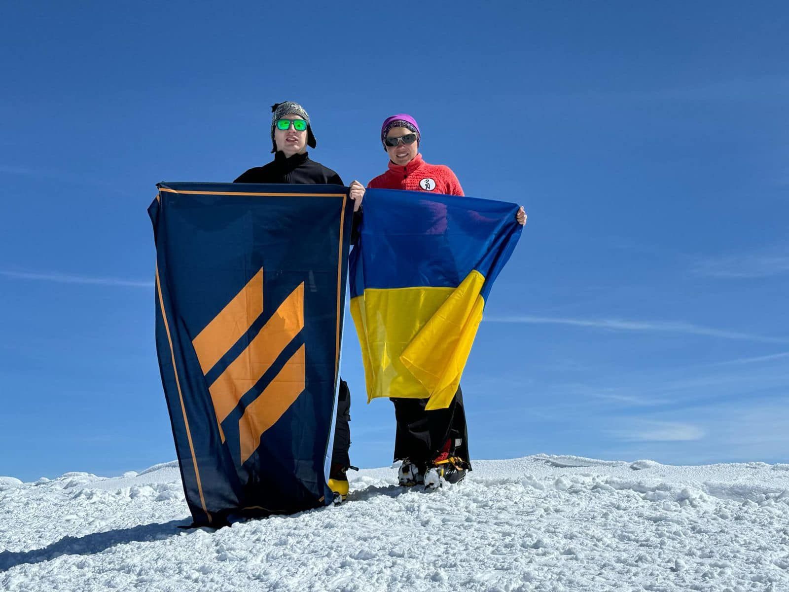 Український військовий Олег Шахов підкорив Казбек з однією рукою