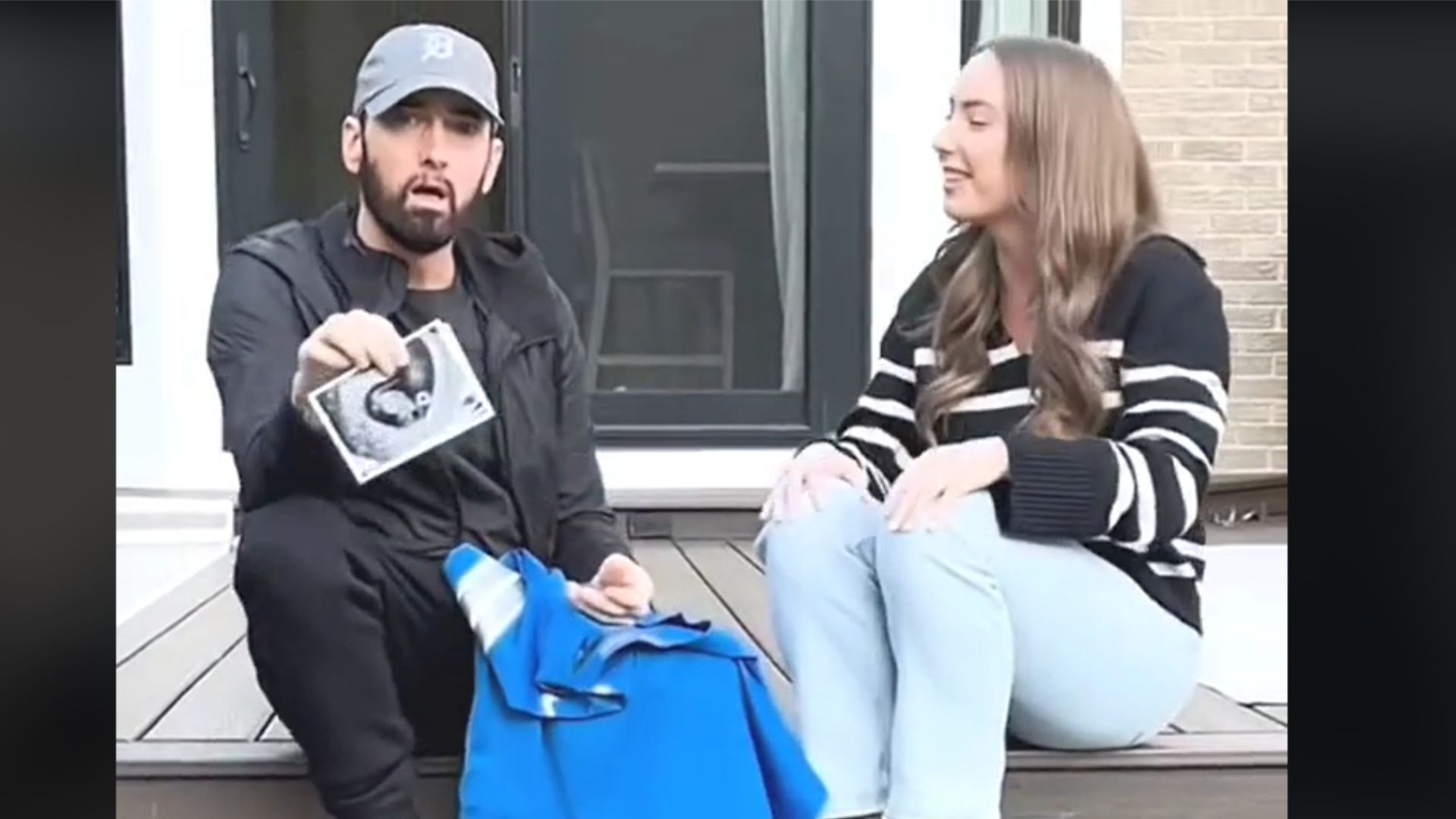 Донька Емінема розповіла йому про вагітність Донька Емінема розповіла йому про вагітність