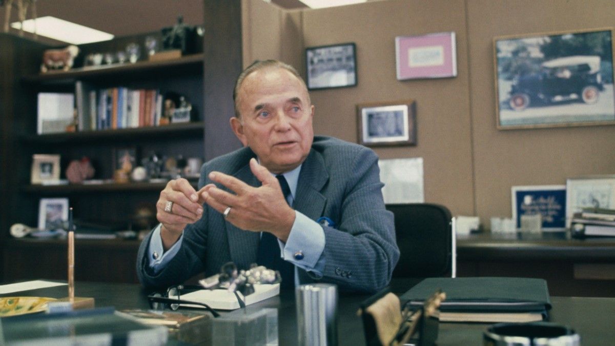 Від продавця мультиміксерів до власника "МакДональдз" як Рей Крок заснував успішний бізнес - Тренди Від продавця мультиміксерів до власника "МакДональдз" як Рей Крок заснував успішний бізнес - Тренди