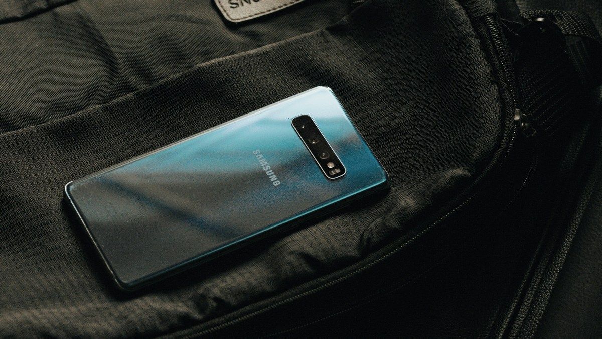 Старые смартфоны Samsung Galaxy сломались после обновления Старые смартфоны Samsung Galaxy сломались после обновления