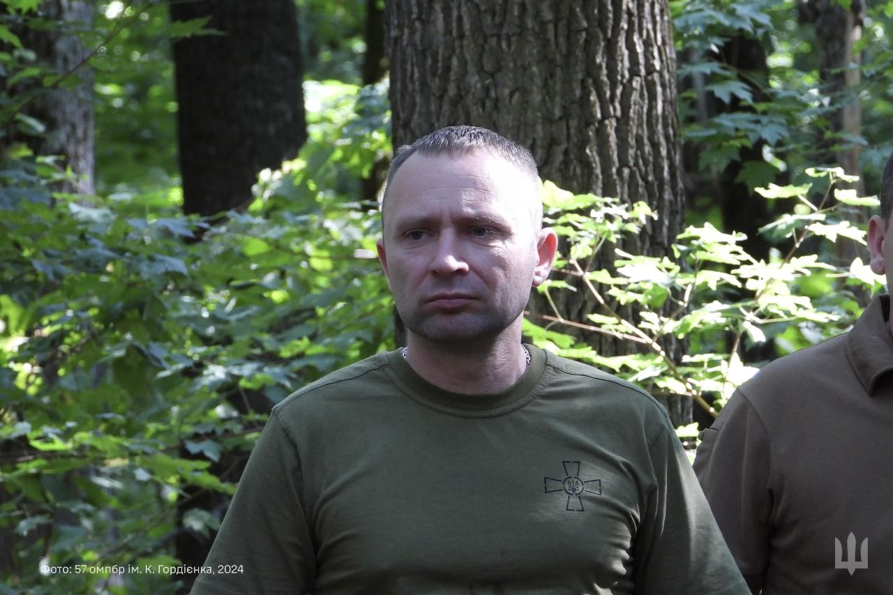 Зеленський присвоїв командувачу ОТУ "Харків" Михайлу Драпатому Зеленський присвоїв командувачу ОТУ "Харків" Михайлу Драпатому