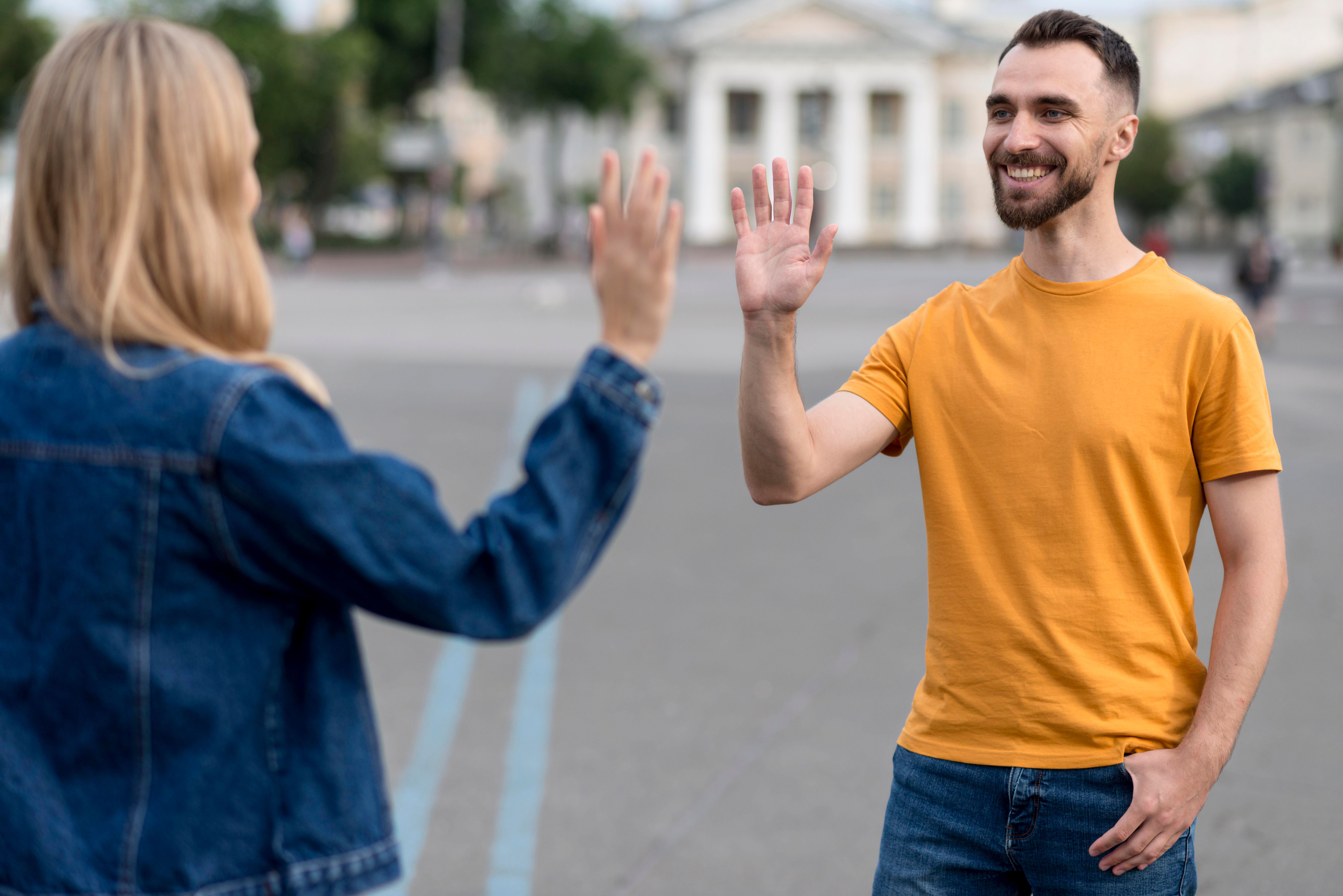 Якими словами ви вітаєтесь?