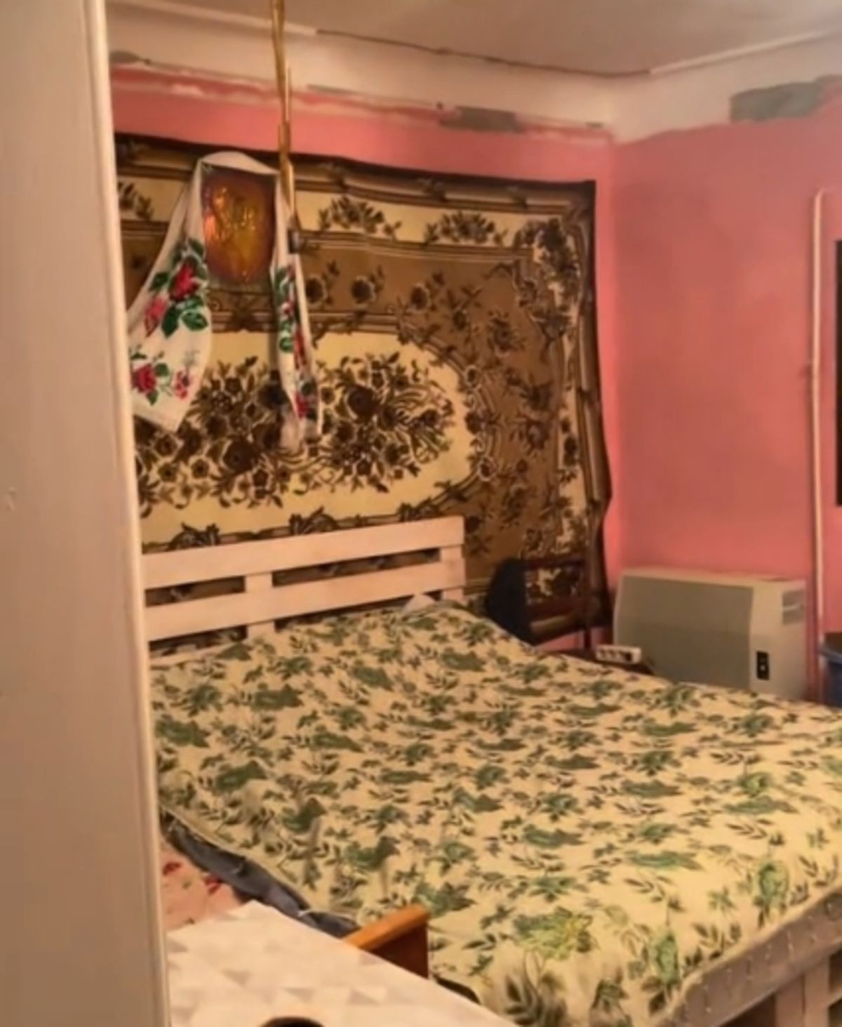 Ремонт у старому будинку - як подружжя до не впізнання оновило спальню - Нерухомість Ремонт у старому будинку - як подружжя до не впізнання оновило спальню - Нерухомість