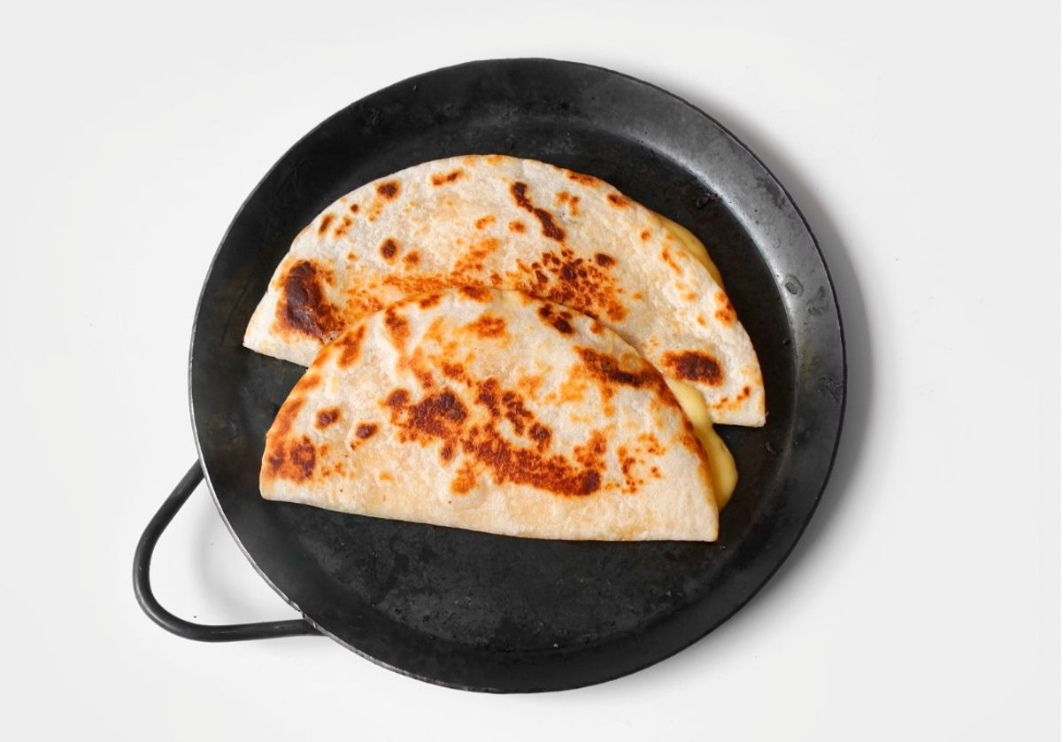 Швидкі хачапурі з лавашем на сковороді Швидкі хачапурі з лавашем на сковороді