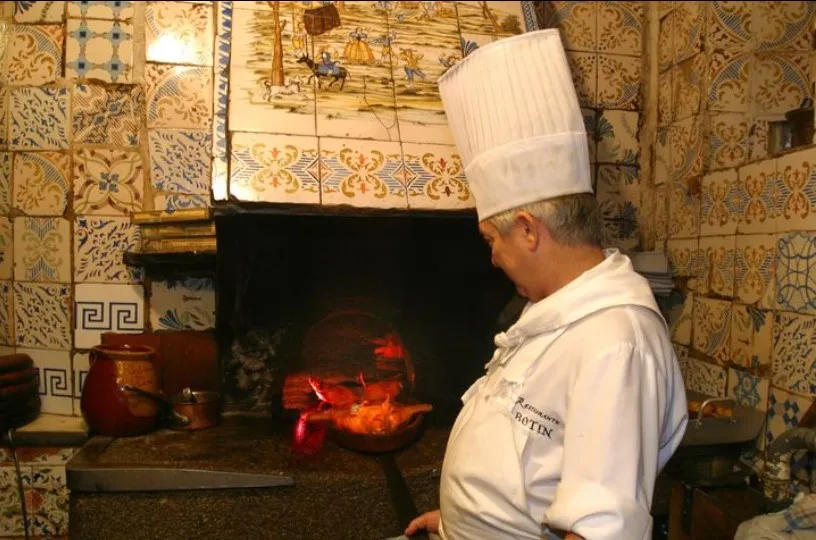 Историческая печь в заведении Каса Ботин в Мадриде Историческая печь в заведении Каса Ботин в Мадриде