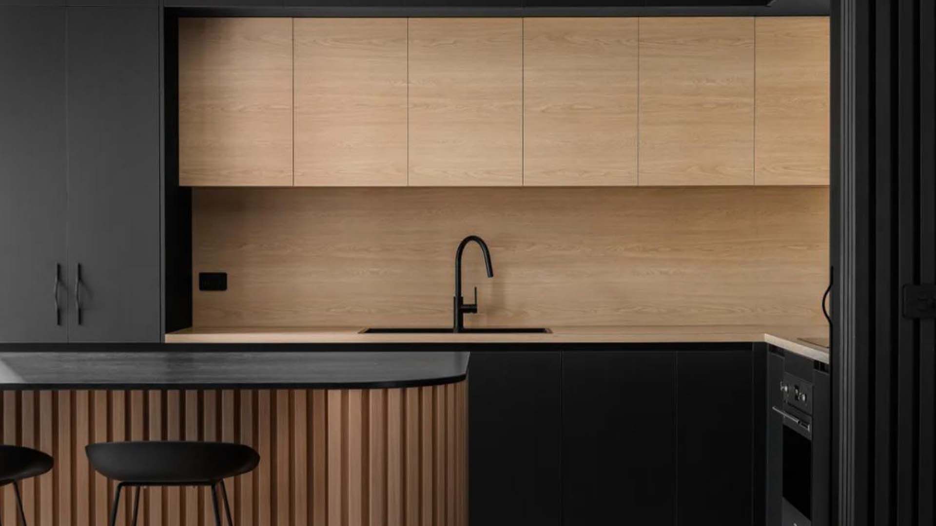 Кухонная столешница в темном цвете - Дизайн 24 Кухонная столешница в темном цвете - Дизайн 24