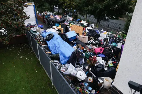 Нерухомість Сміттєзвалище біля будинку Ліверпуль Нерухомість Сміттєзвалище біля будинку Ліверпуль